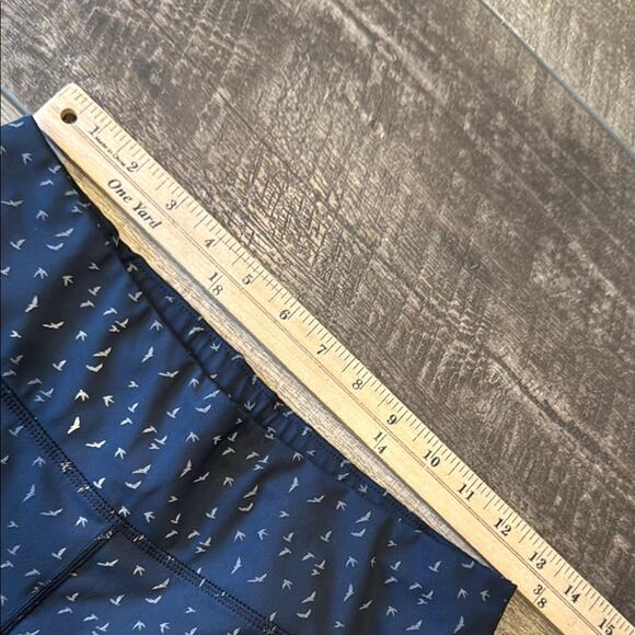 NWOT Oiselle Firecracker Reflective Compression Shorts Size 12 - Picture 4 of 11